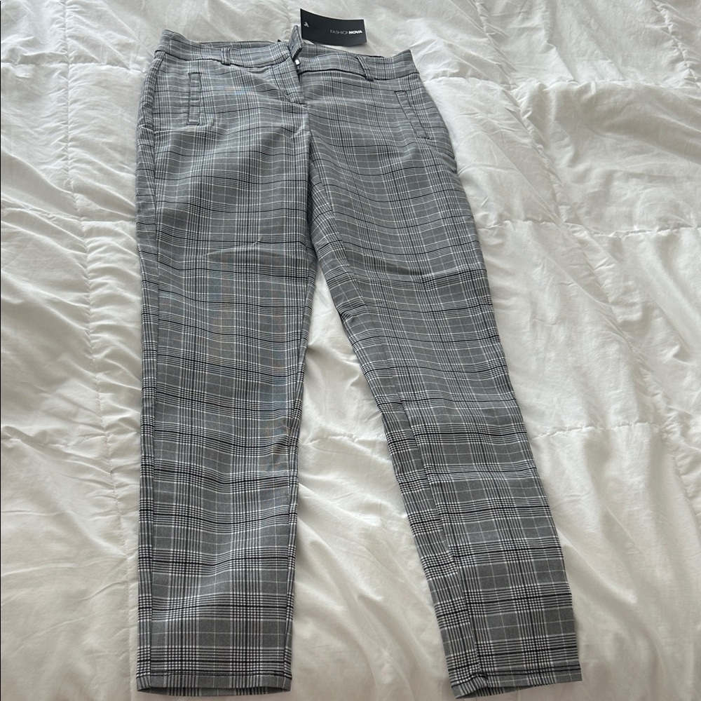 Fitted Gray Dress Pants with Plaid Pattern